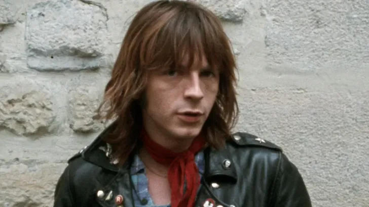 Renaud documentaire semaine culturelle programme télévisé foulard rouge